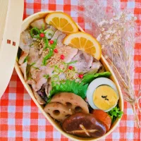 今日のわっぱご飯

焼き豚レモンソース弁当
　肩ロースレモン焼き
　季節野菜の煮物

美味しくできました✨|ふかふかごはんさん