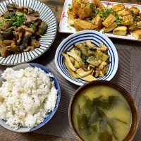 豚肉とナスの甘辛炒め　エリンギのバター醤油　厚揚げ　麦ご飯　味噌汁|♡misaki♡さん