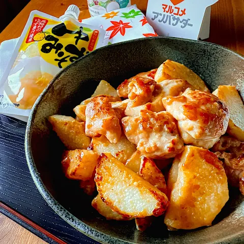 「馬路村のゆずみそ」を使ってみたSnapdishの料理・レシピ写真:長芋と鶏もも肉のにんにくゆずみそ炒め🍊