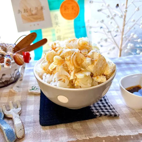 「青天の霹靂」を使ってみたSnapdishの料理・レシピ写真:ピリ辛だれ♪ネギたっぷり豆腐のっけ丼
🌾“青天の霹靂 2kg(新米)”使用🌾