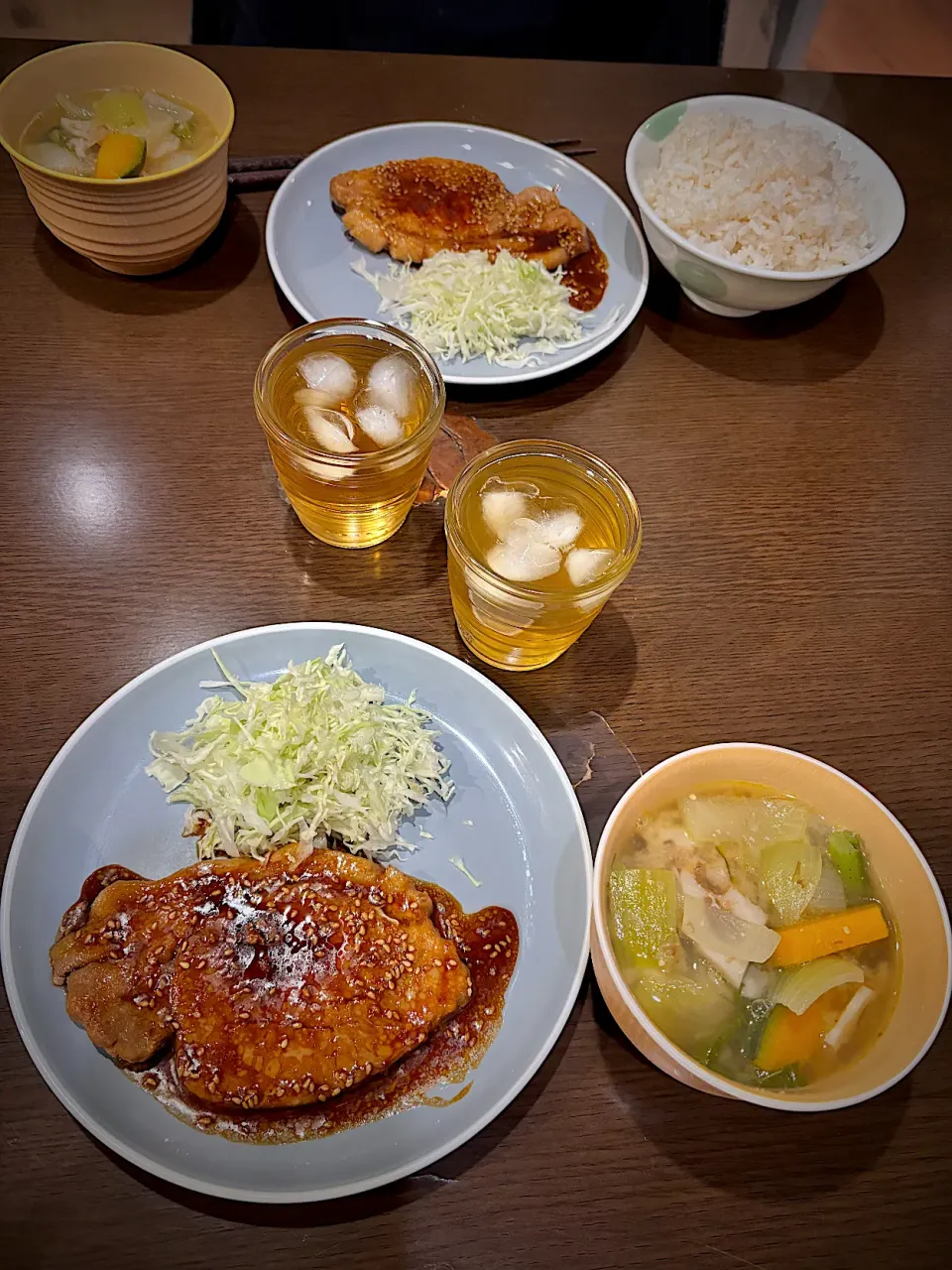 ポークジンジャー　白胡麻　キャベツ　根菜お味噌汁　冷茶|ch＊K*∀o(^^*)♪さん