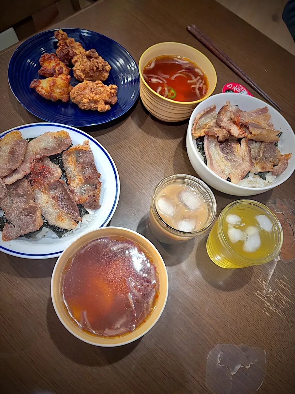 牛カルビ焼肉丼　焼き海苔　鶏唐揚げ　豆腐の胡麻スープ　冷茶|ch＊K*∀o(^^*)♪さん