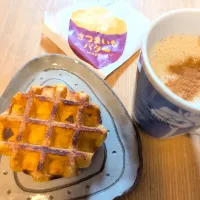 Mannekenのスイートポテトバターワッフル／バナナ＆ハニーナッツのシナモン豆乳ラテ☕黒胡麻きな粉入り|チョコさん