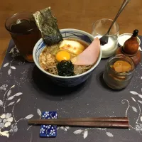 特製月見蕎麦、沢庵、麦茶、カシスジャム入りヨーグルト(昼飯)|enarinさん