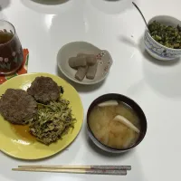 晩御飯☆ハンバーグ☆豆苗とツナの卵炒め☆捻り蒟蒻の煮物☆みそ汁（大根・人参・しめじ）☆大根菜と雑魚のふりかけ|Saharaさん