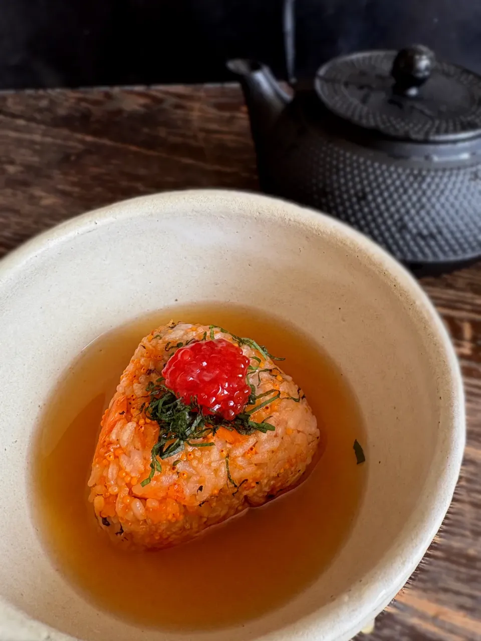 鮭・とびこ・大葉の焼きおにぎりで、出汁茶漬け🍵|KOZUEさん