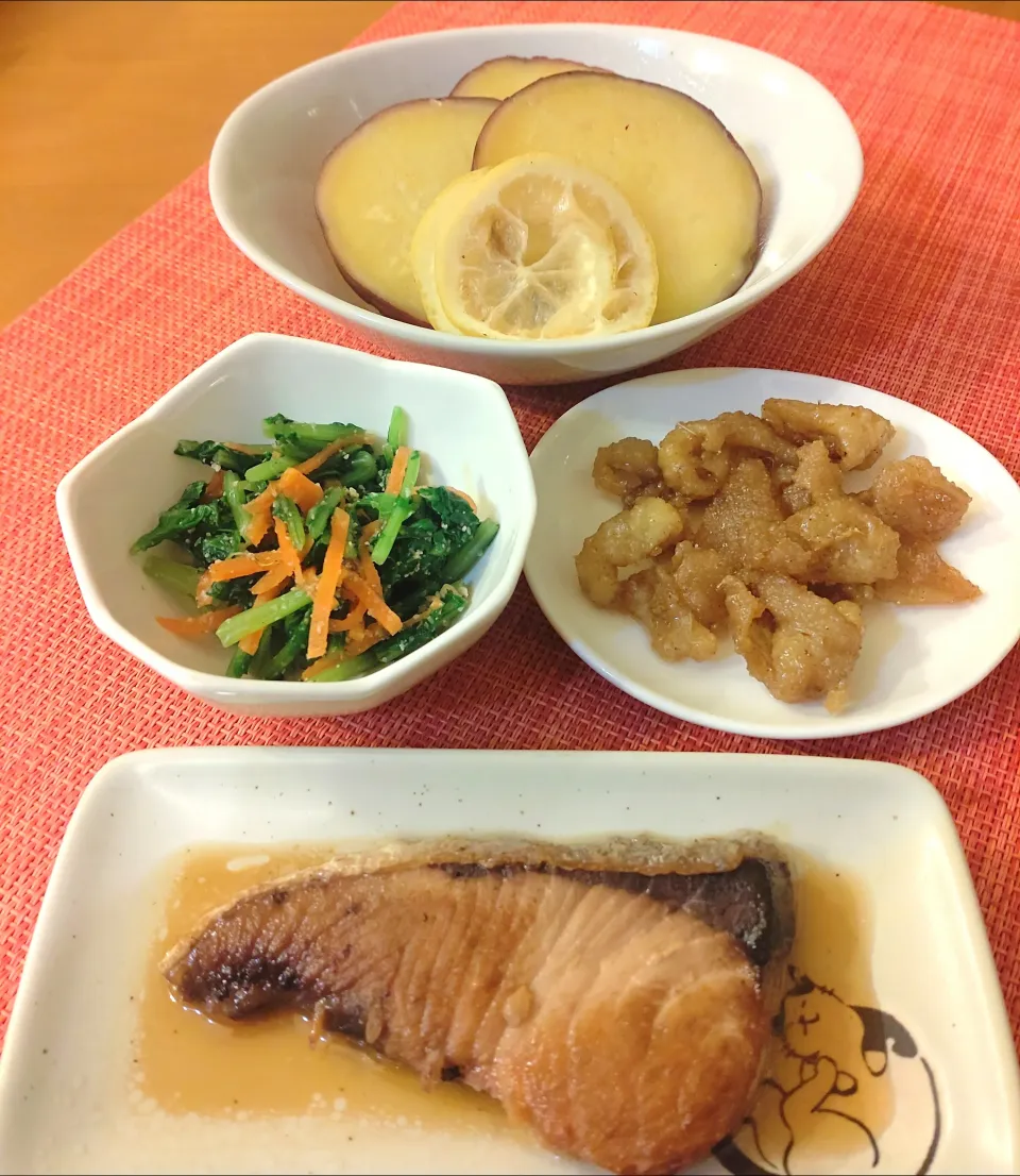 ☆ブリ照り焼き　☆鶏皮唐揚げ　☆さつまいもレモン煮　☆ごま和え|chikakoさん