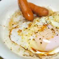 パパ作👨ウインナーエッグ丼|ぱんだのままんさん