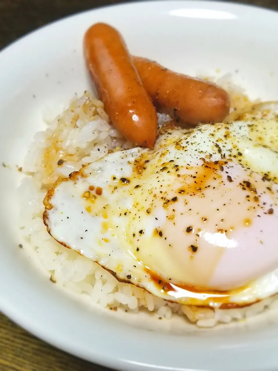 パパ作👨ウインナーエッグ丼|ぱんだのままんさん