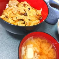 洋風親子丼とバター入り味噌汁。| さくり。さん