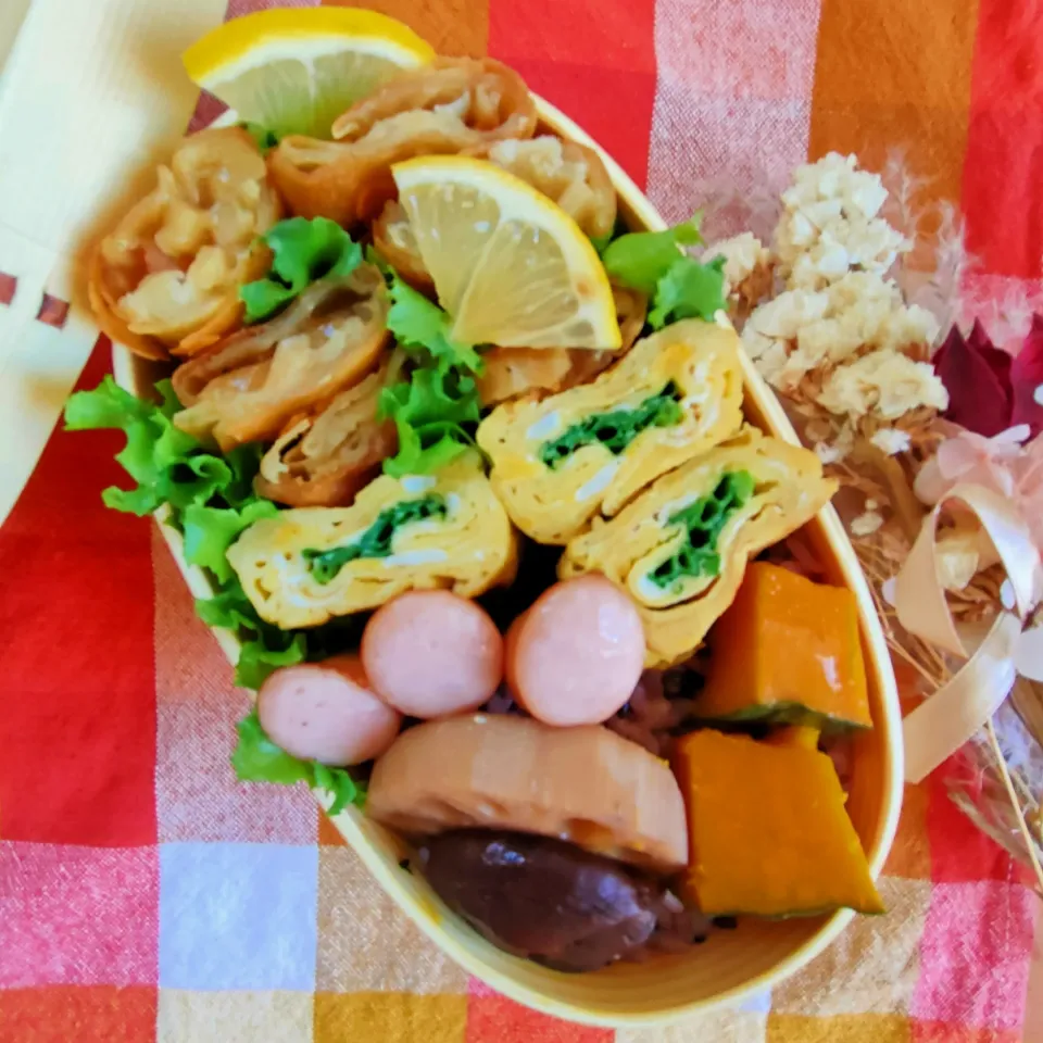 今日のわっぱご飯

春巻き弁当
　春巻き
　だし巻き玉子
　季節野菜の煮物

美味しくできました✨|ふかふかごはんさん