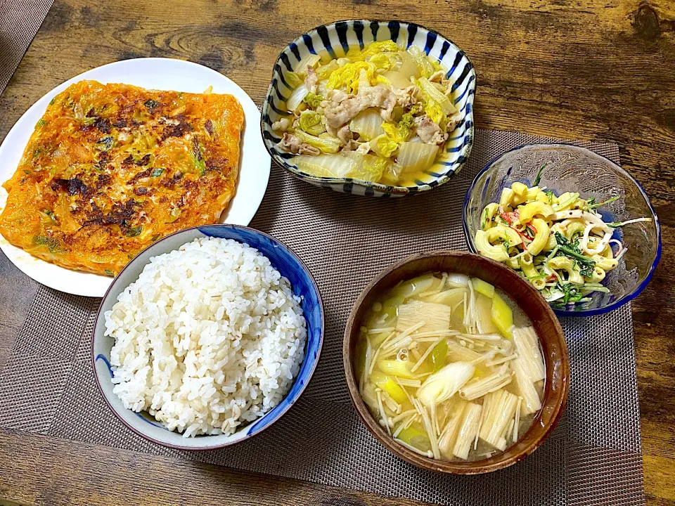 白菜と豚肉の煮物　キムチーズチヂミ　水菜のマカロニサラダ　麦ご飯　味噌汁|♡misaki♡さん