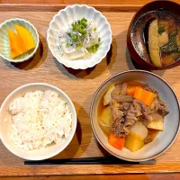 夜ご飯(肉じゃが、冷奴、ナスと小松菜の味噌汁、柿)|cocomikaさん