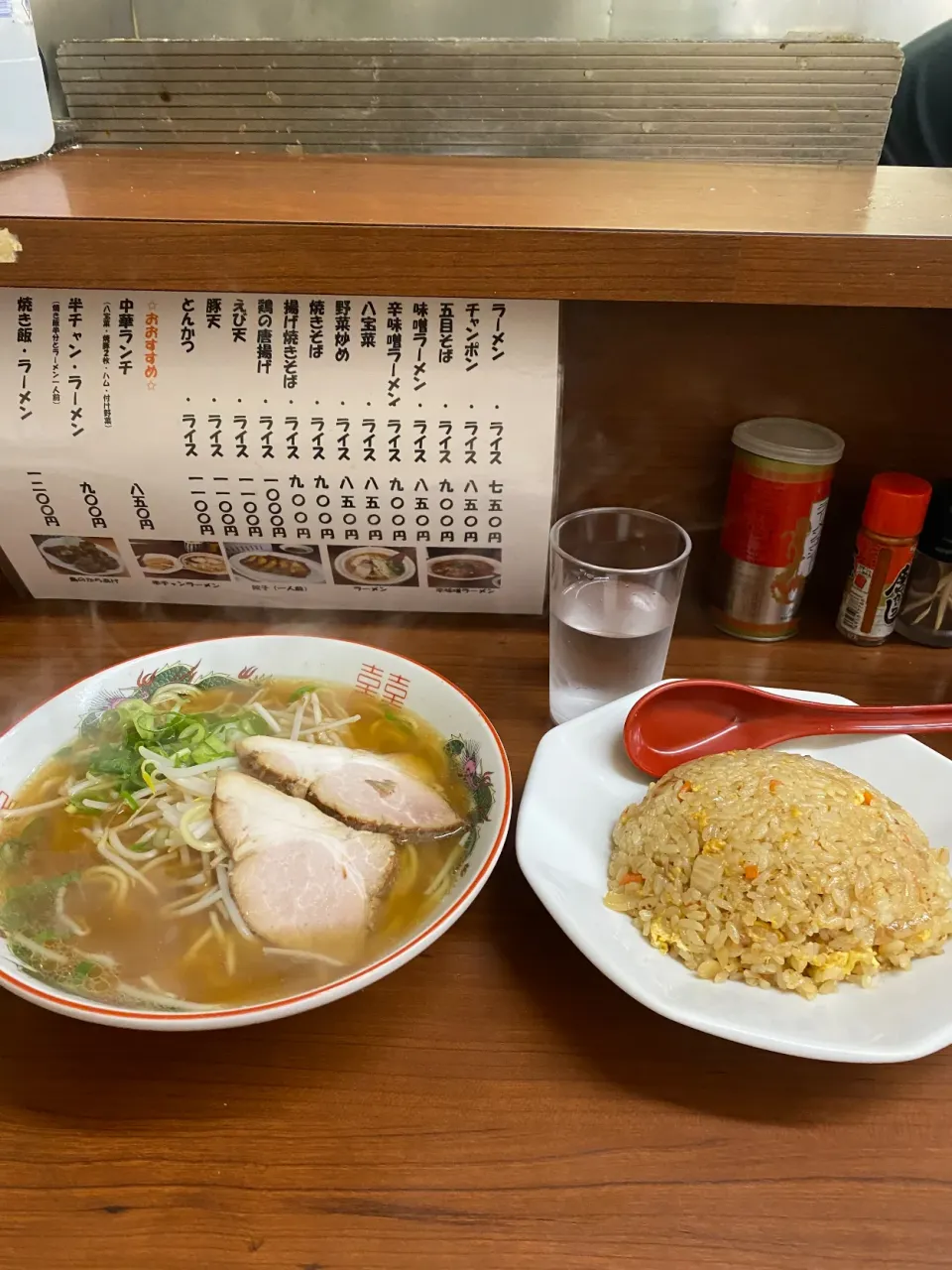 大阪市浪速区日本橋西　松屋食堂の半チャンラーメンセット|タカちゃんさん