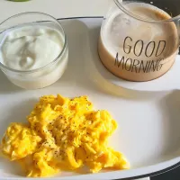 Good morning breakfast scrambled eggs yoghurt Iced latté|🌷lynnlicious🌷さん