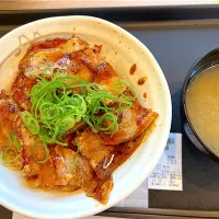 今日のお昼ご飯は、松屋の炙り十勝豚丼| yokoさん