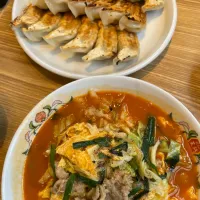 豚辛ラーメンと餃子|なつパパさん