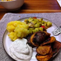 Fried eggplant with potatoe mash, garlic dip and salad|Vera Andrianova Forwerkさん