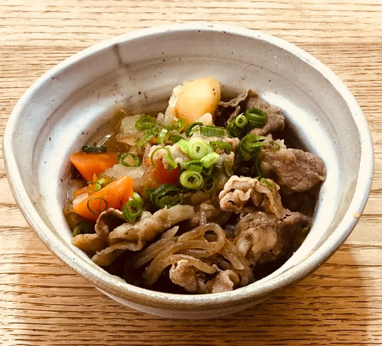 「我家風の肉じゃが」💦
えのき茸とワカメの味噌汁
小松菜のお浸しを添えて朝ごはん|ばくあんしゃさん