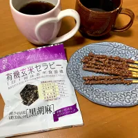 お気に入りのお煎餅と頂いたポッキー😊珈琲Time💕|さくたえさん