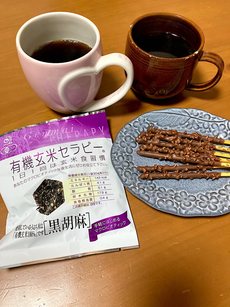 お気に入りのお煎餅と頂いたポッキー😊珈琲Time💕|さくたえさん