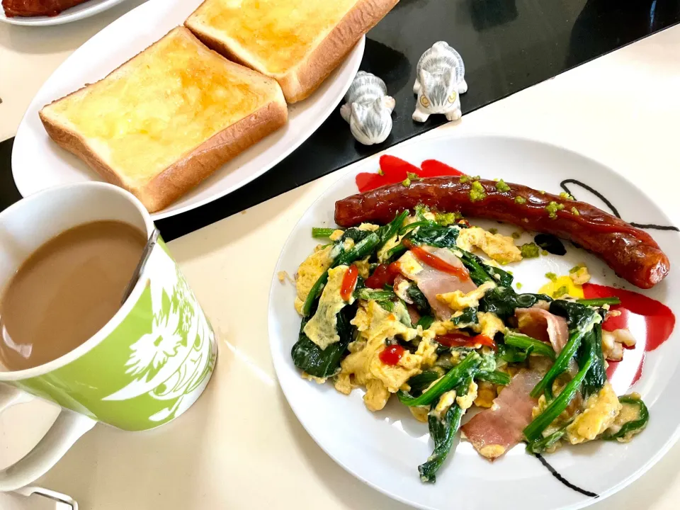 ポパイベーコンエッグ🥓🌿🥚で朝ごはん　チョリソーは自家製柚子胡椒で|Takeshi  Nagakiさん