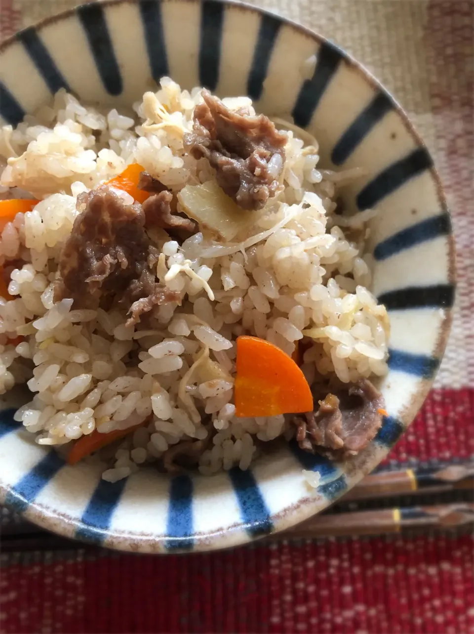 茅乃舎さんのおだしで牛切り落とし肉で炊き込みご飯😊|Tina Tomoko😋さん