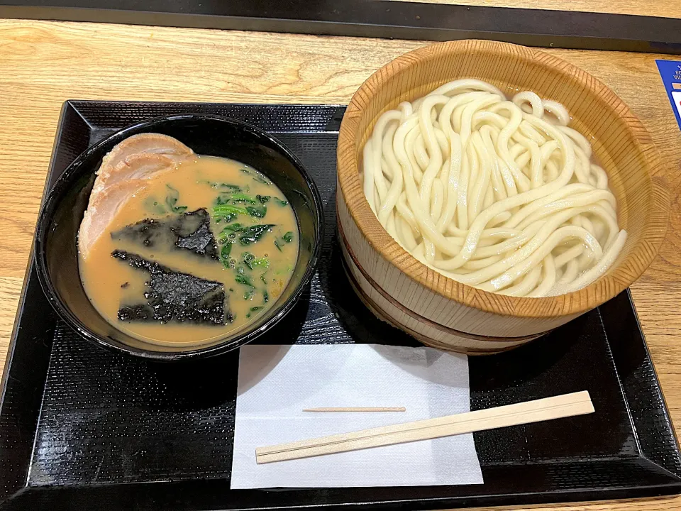 濃厚醤油とんこつ家系つけ汁うどん|しのぶさん