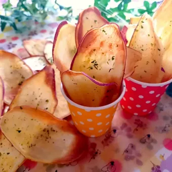 Snapdishの人気料理写真:さらっとさんのお料理。🍠さつまいもチップス♡