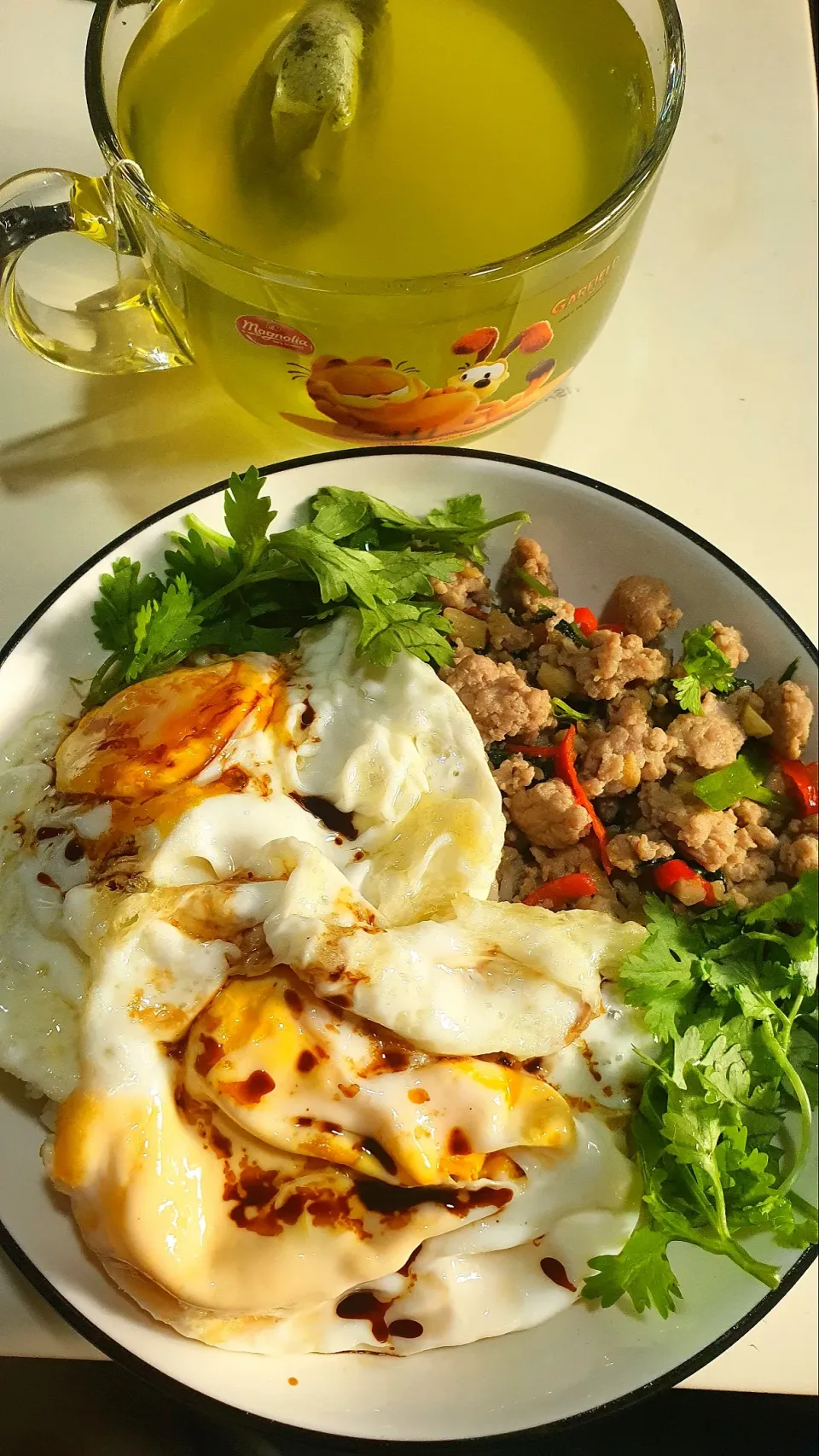 Simple thai basil pork eggs rice + japanese green tea 🤪😋|🌷lynnlicious🌷さん