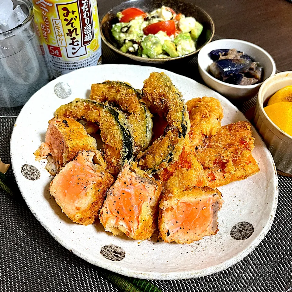 11/23晩酌：サーモンレアカツ|ななみんさん