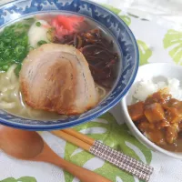 修学旅行のお土産、沖縄そばと、ランチョンミートのカレーのお昼ご飯です✨