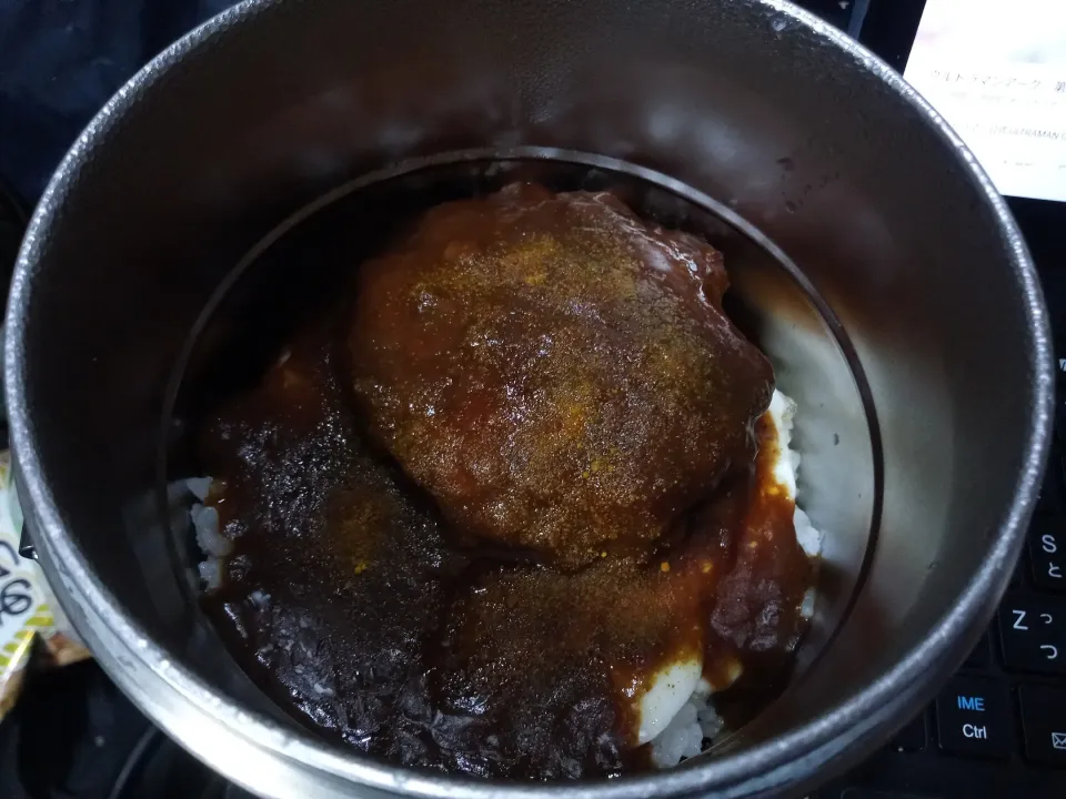 目玉焼き敷き 金曜日のカレーハンバーグライス|darkbaronさん