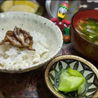 朝食のご飯&お味噌汁&はやとうりの浅漬け|イリヤさん