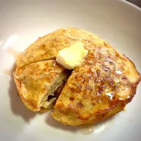 朝食にバナナと卵だけで作った、バナナパンケーキを頂きました。ビックリするほど簡単に、美味しく出来ました😋👍🎵|ギムレットさん