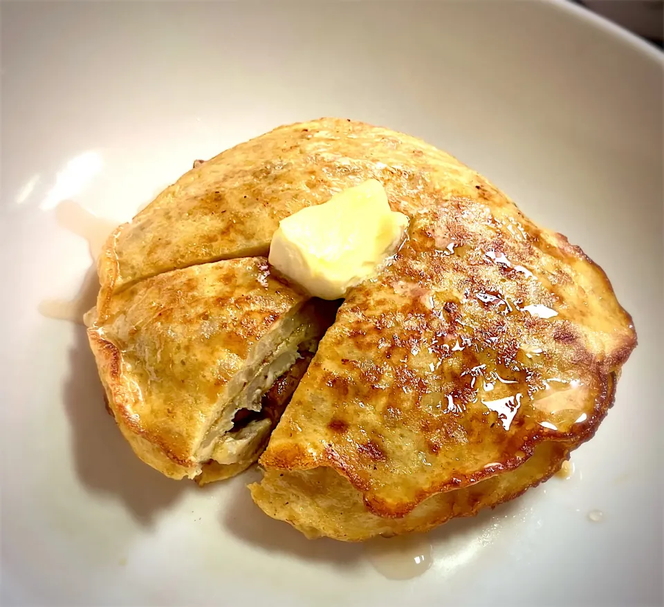 朝食にバナナと卵だけで作った、バナナパンケーキを頂きました。ビックリするほど簡単に、美味しく出来ました😋👍🎵|ギムレットさん