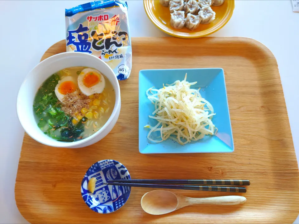 今日の昼食　サッポロ一番塩とんこつ|pinknari🐰🌈さん