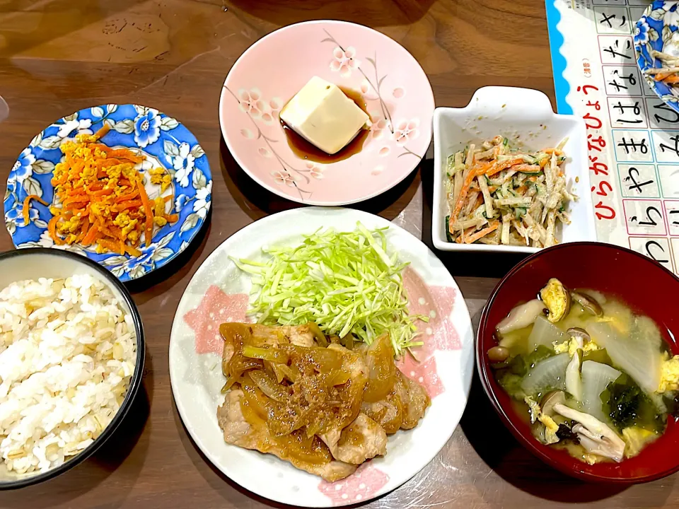 豚の生姜焼き　大根とわかめの味噌汁　ごぼうサラダ　湯豆腐　人参しりしり|おさむん17さん