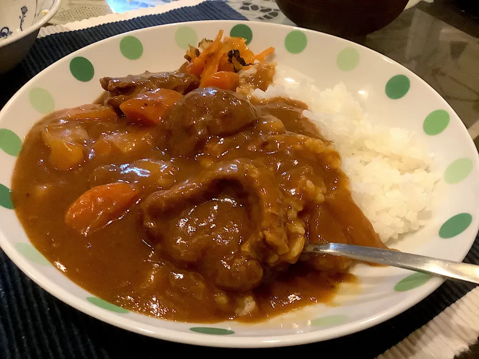 牛すじカレー🍛😋|アライさんさん