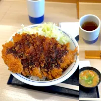 ベーコンエッグソースカツ丼🥓🍳|るみおんさん