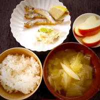 ししゃもメインのお夕飯🌛実はチーズが沢山な食卓に…|みーぬさん