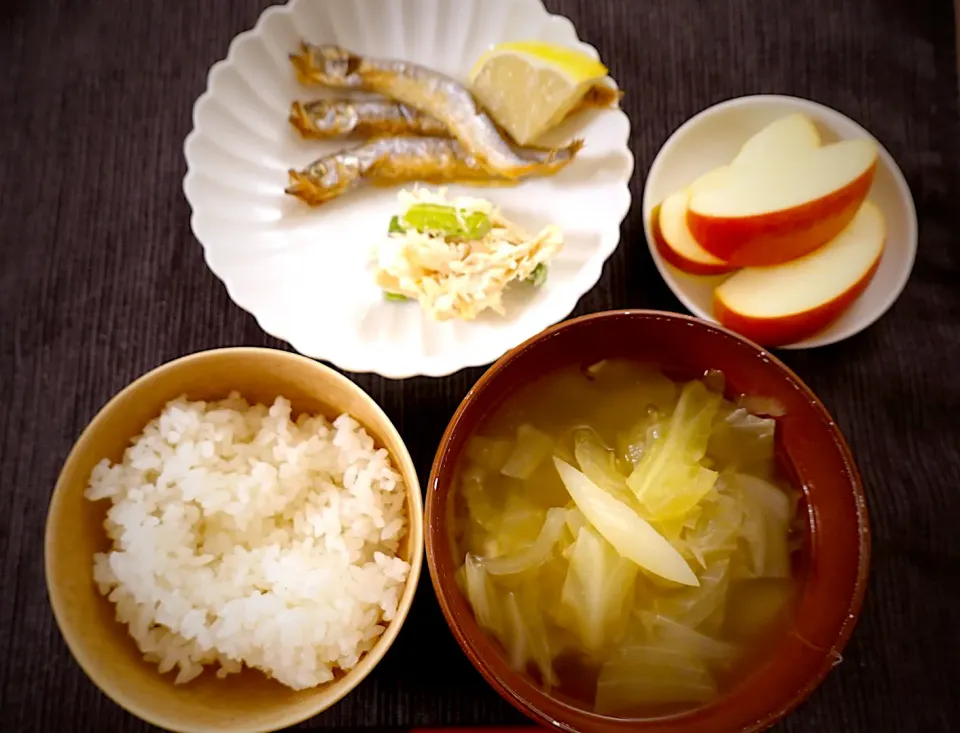 ししゃもメインのお夕飯🌛実はチーズが沢山な食卓に…|みーぬさん