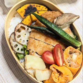 Snapdishの人気料理写真:本日のお弁当〜とんかつと野菜弁当