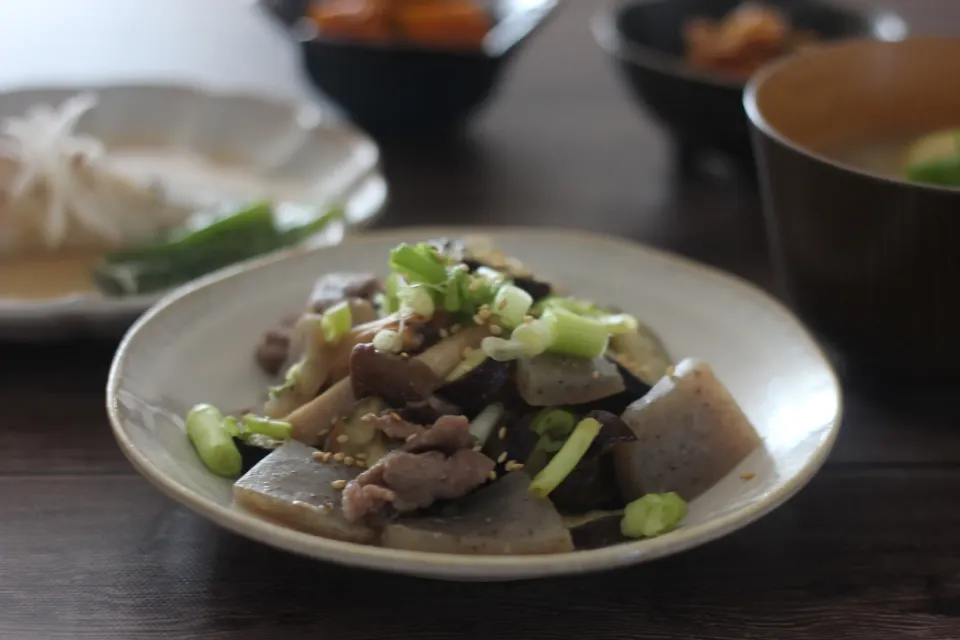 ラム肉となすとエリンギとこんにゃくのごまみそにんにく炒め|ちいさなしあわせキッチンさん