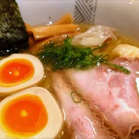 【TRYラーメン大賞2021-2022 新店・しょうゆ部門 5位】 
支那蕎麦 澤田 
白醤油支那蕎麦 (950円) 
＋肉·海老ワンタン各1 (130円)
＋白ご飯 (100円)
＠新宿御苑前3分 
(JR新宿駅から徒歩11分) 
24290 (314,525)|大脇さん