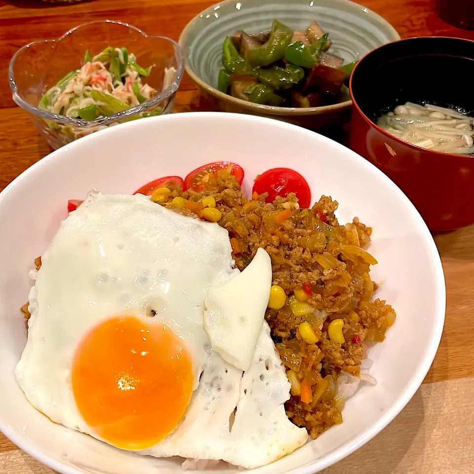 ガパオライス　茄子とピーマン焼き浸し　モロッコインゲンの和物　中華スープ|とゆあさん