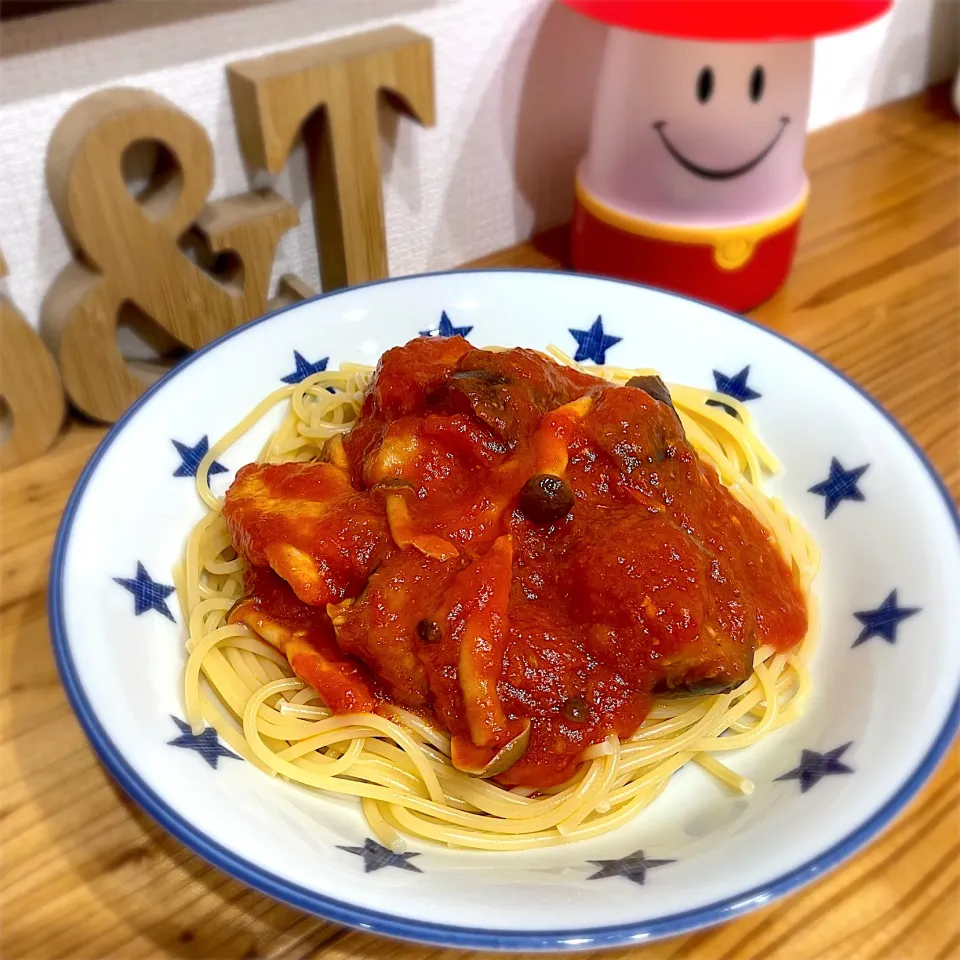 チキンのトマト煮パスタ|まりもこさん