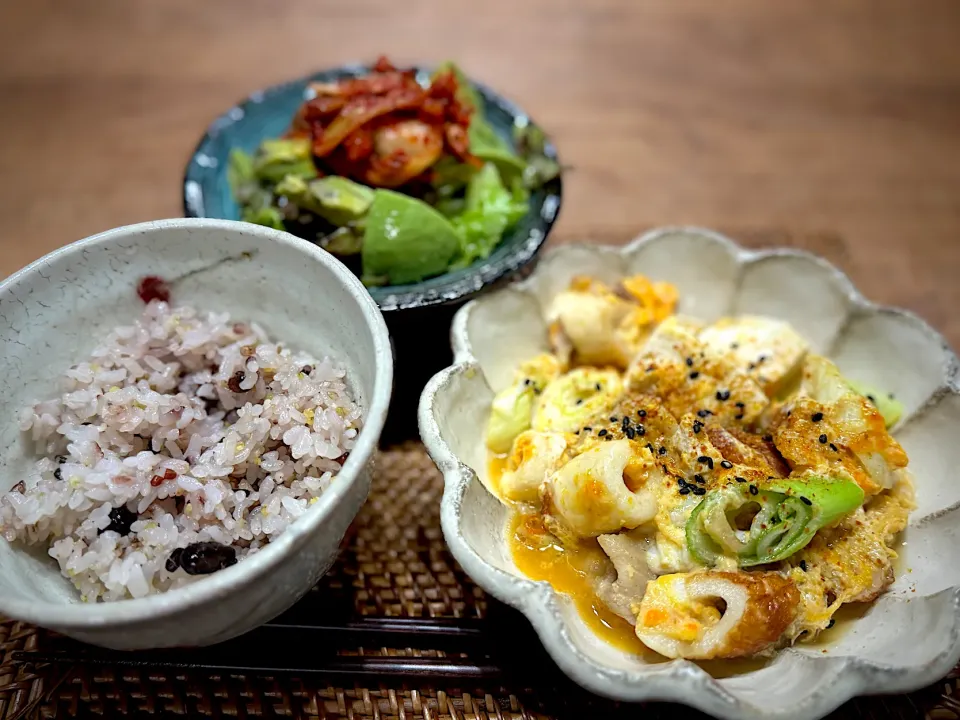 ✳︎豆腐と豚肉と竹輪の卵とじ✳︎アボカドキムチ|みさきさん