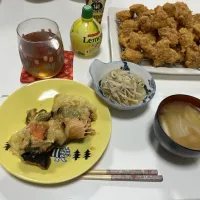 晩御飯☆鮭と野菜のみそマヨ漬けチーズ焼き☆もやしの酢の物☆唐揚げ☆みそ汁（白菜・しめじ）|Saharaさん