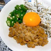 しらすとオクラと納豆丼|Sugarさん